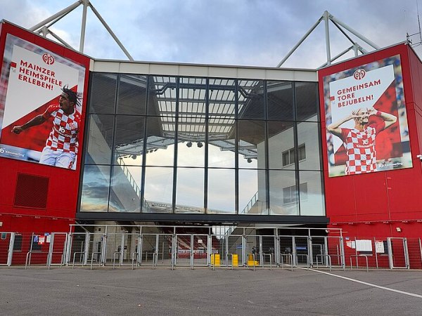 The Red Fortress in the Field: A Guide to the MEWA&nbsp;ARENA